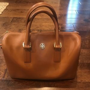 Authentic Tan Tory Burch Robinson Middy Satchel